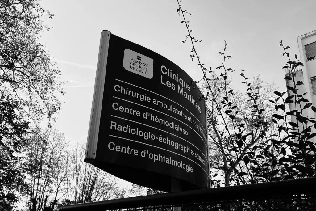 Panneau d entrée de la Clinique Les Martinets à Rueil-Malmaison