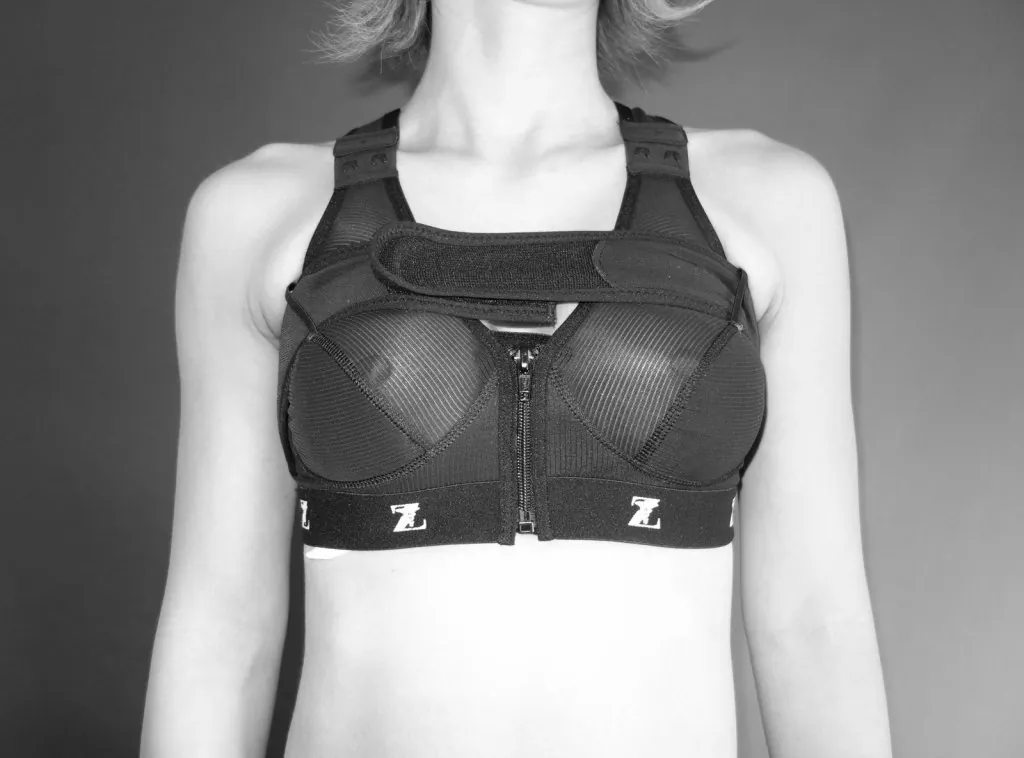 Soutien-gorge de contention porté après une chirurgie mammaire